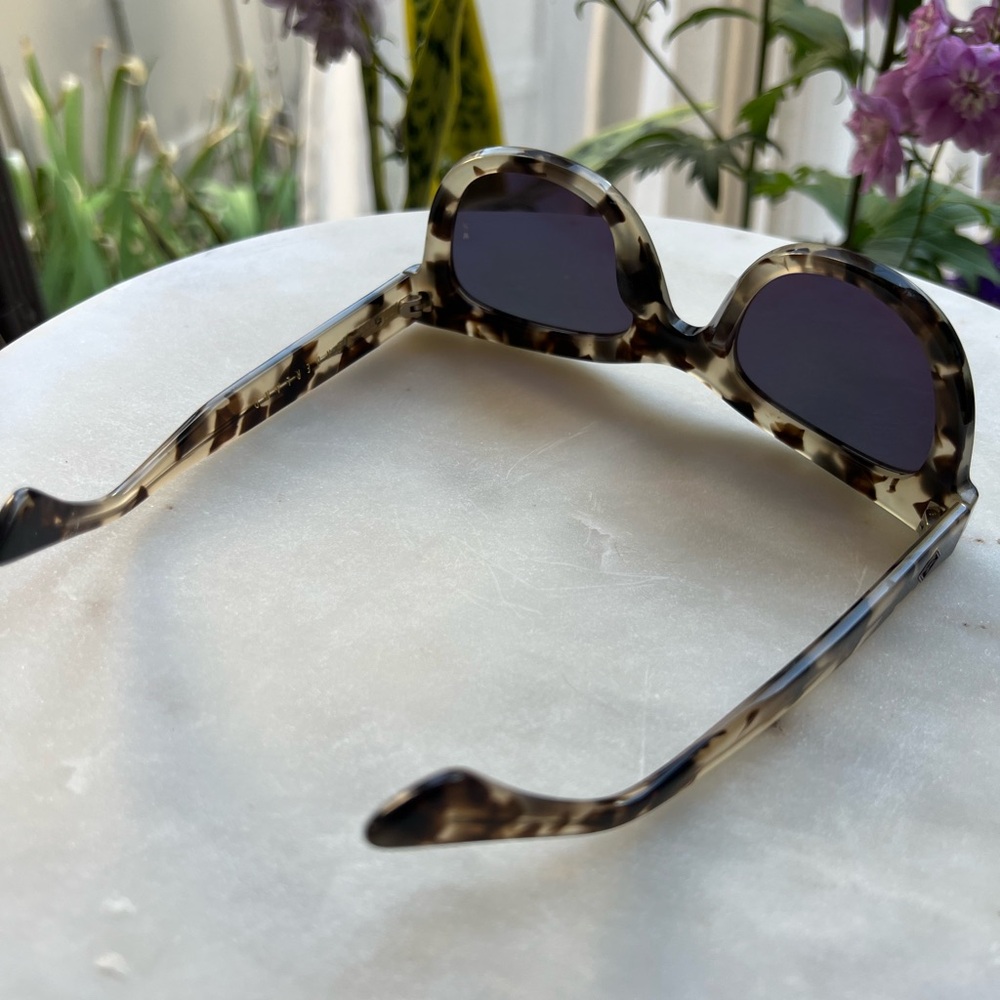 WONDERLAND Tortoise Shell Sunglasses - Picture 4 of 11